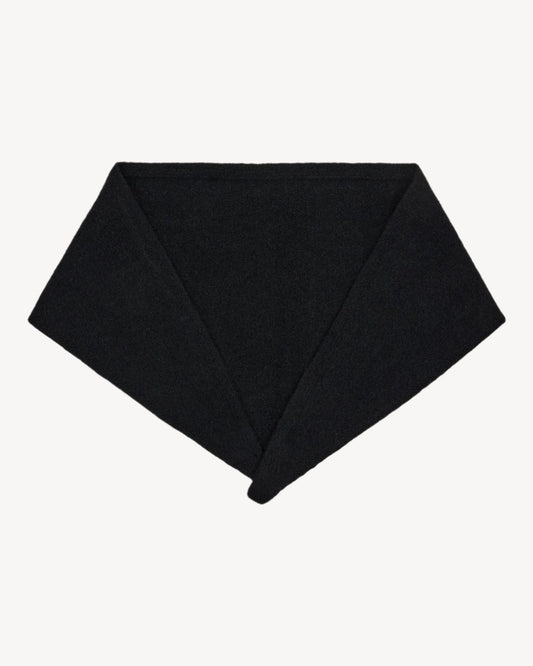Triangle wool scarf in black - La Rue Copenhagen