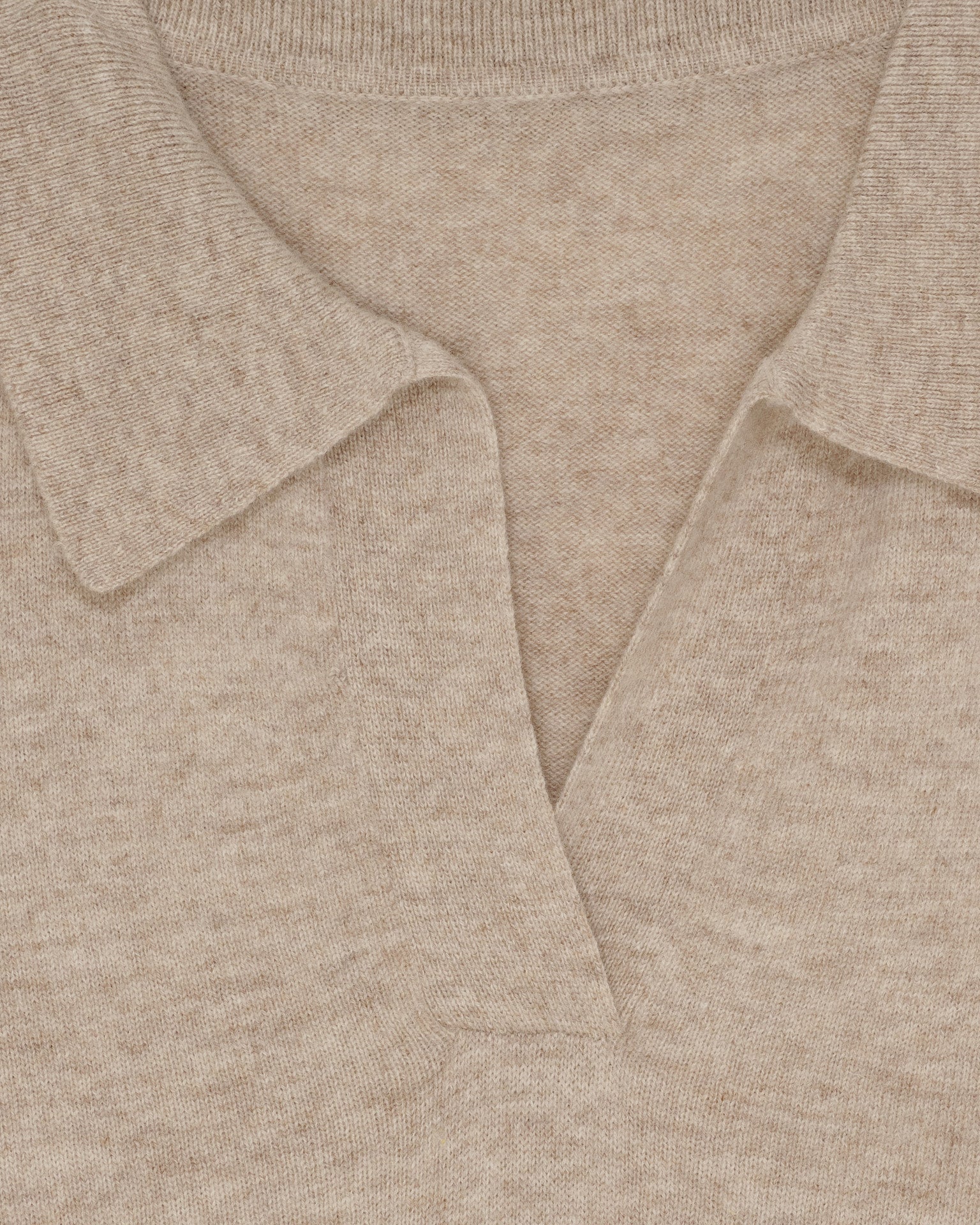 Cashmere Blend Open - Neck Polo beige - La Rue Copenhagen